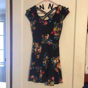 Short dress cross cross back